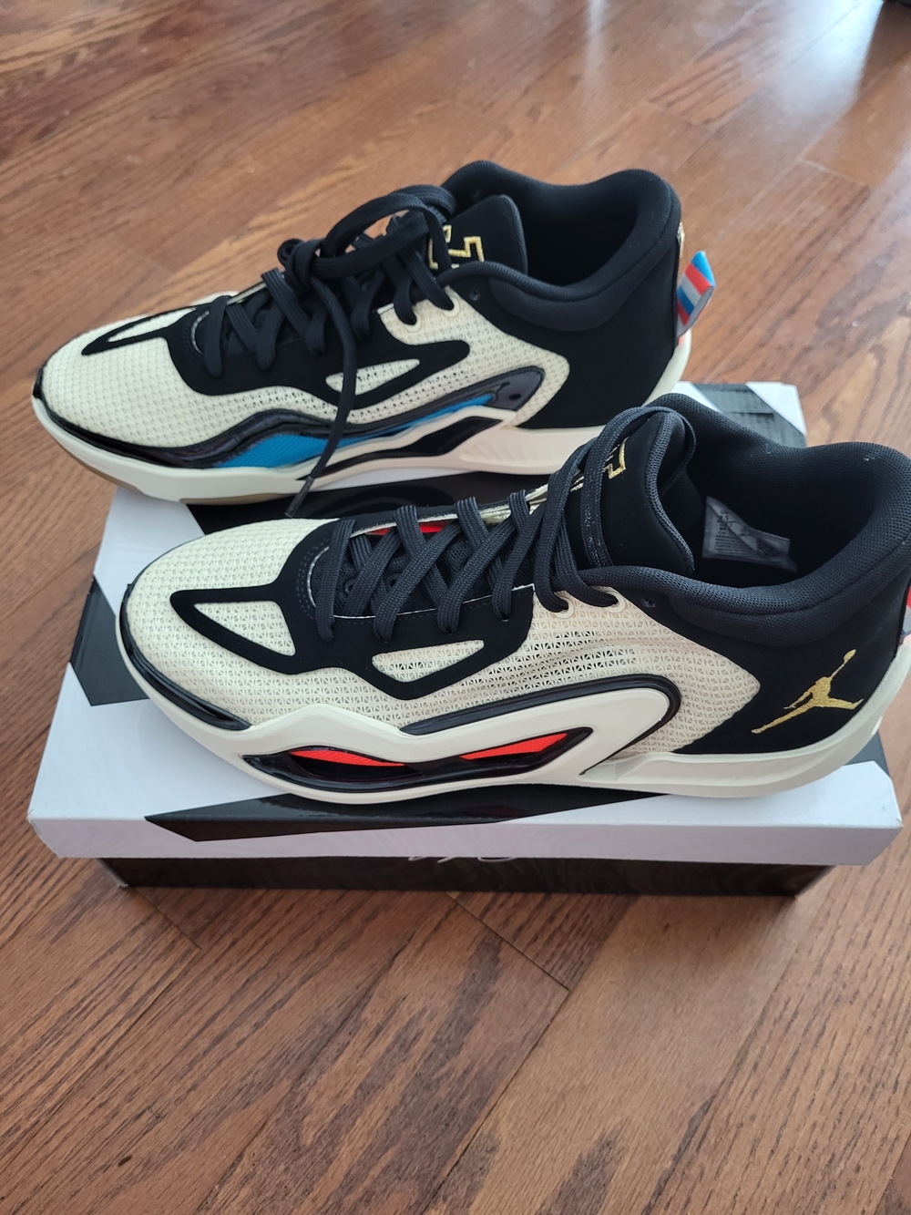 Jordan Tatum 1 Men's 9.5 Low-Top Sneakers in Cream and Black
